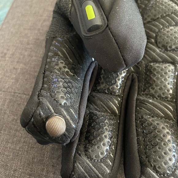 Construction grade Refrigiwear extreme cold weather gloves - Picture 5 of 6